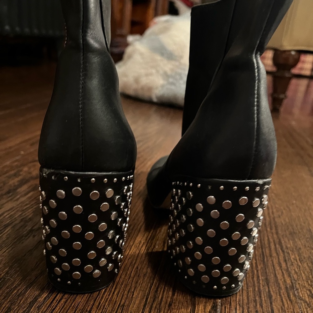 Dolce vita booties!